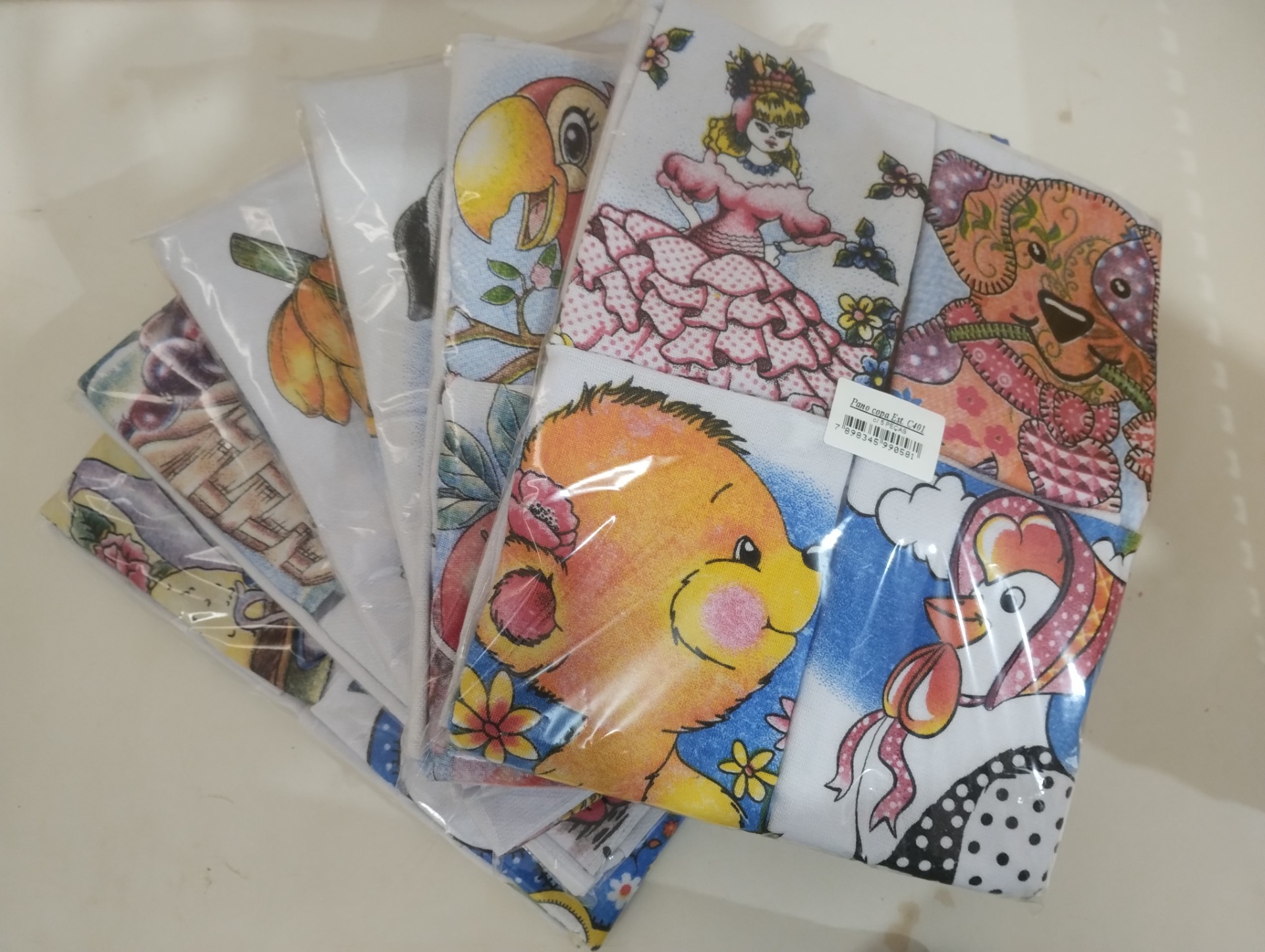 KIT PANOS DE PRATO C 5 PECAS TAM 45 CM X 68 CM. R$ 17,90